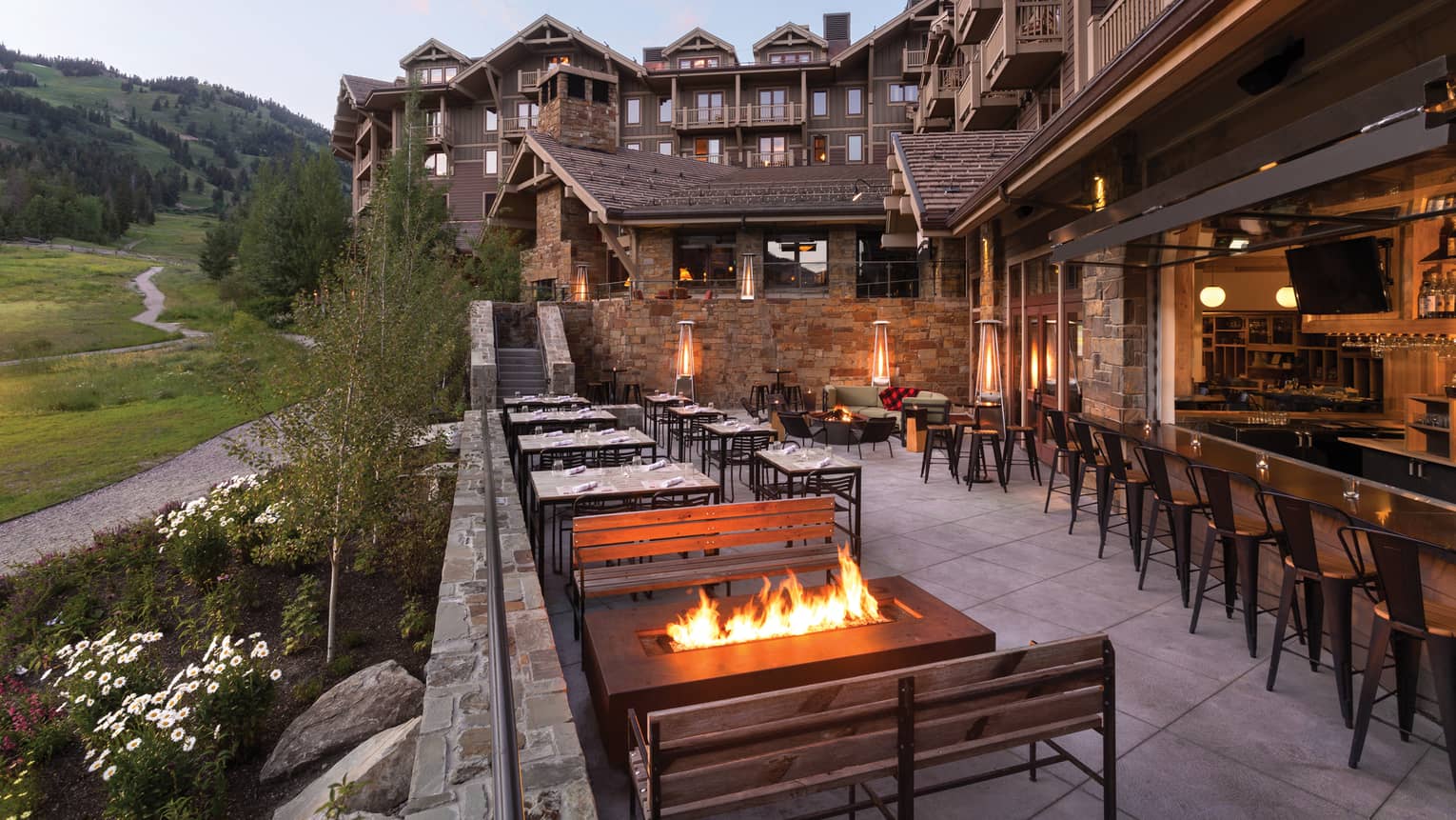 Handle Bar Restaurant Amp Pub Teton Village Four Seasons
