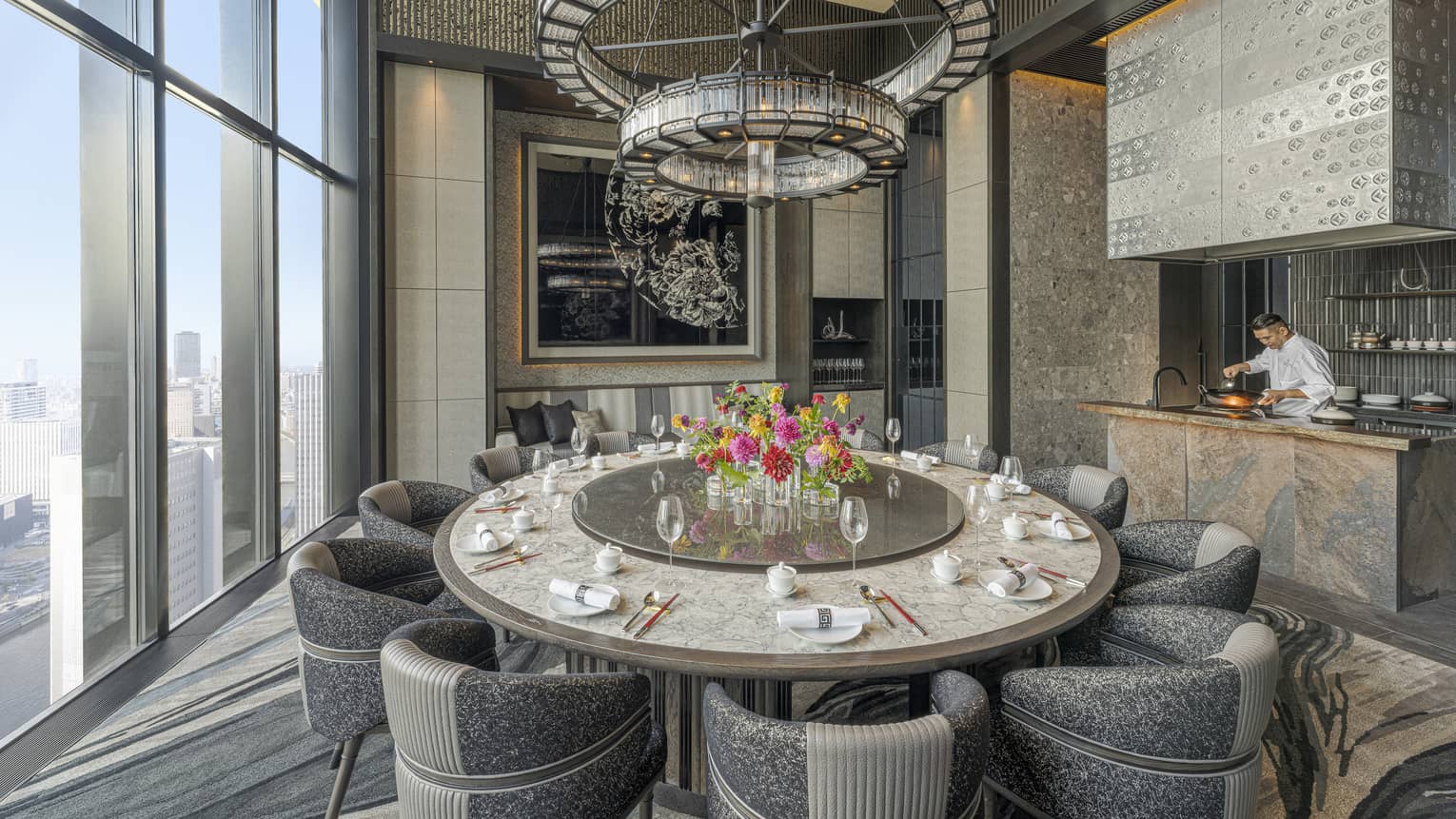 A large, round dining table at Jiang Nan Chun restaurant at Four Seasons Hotel Osaka