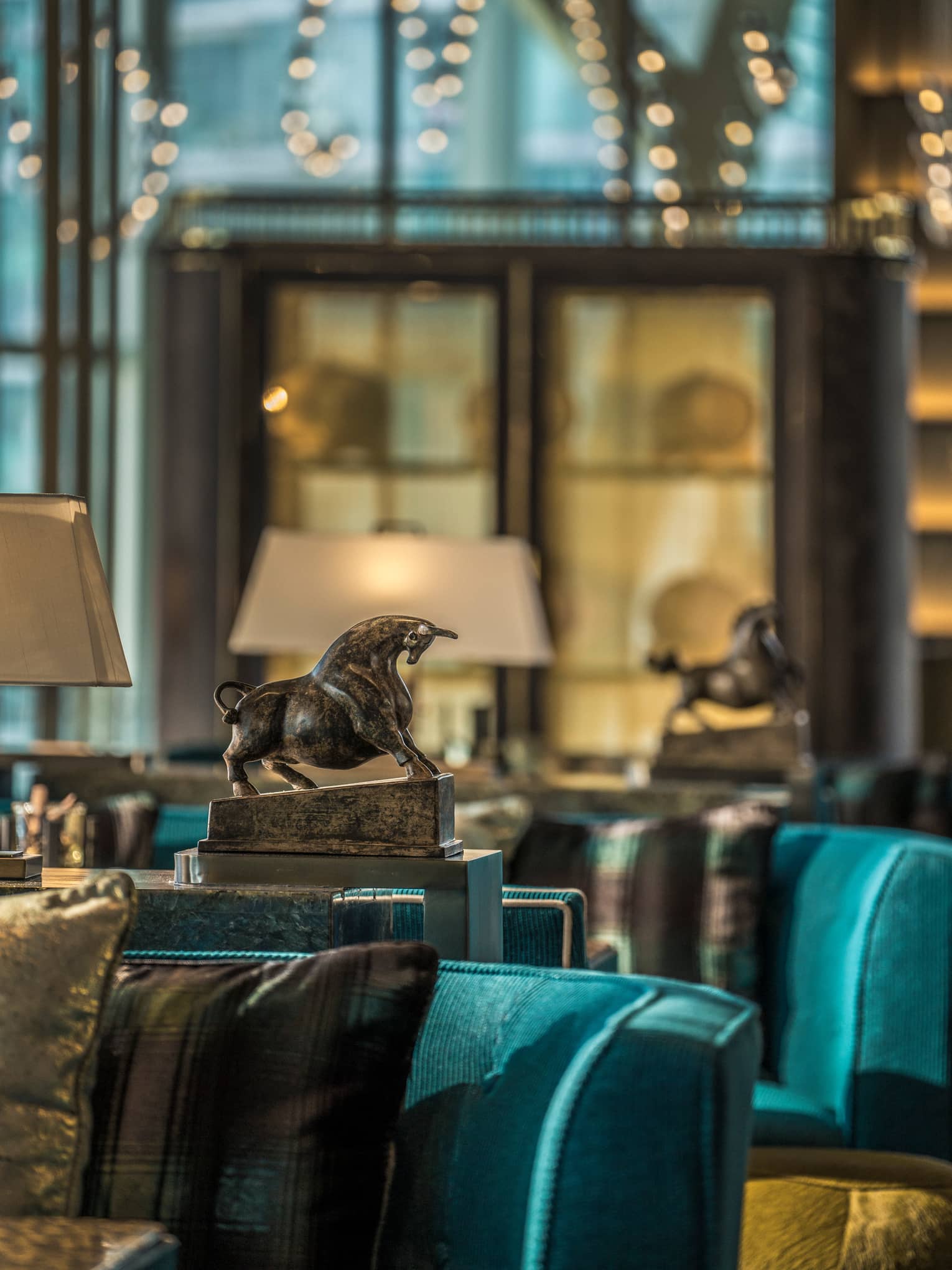 Bar Trigona seating area with blue velvet chairs