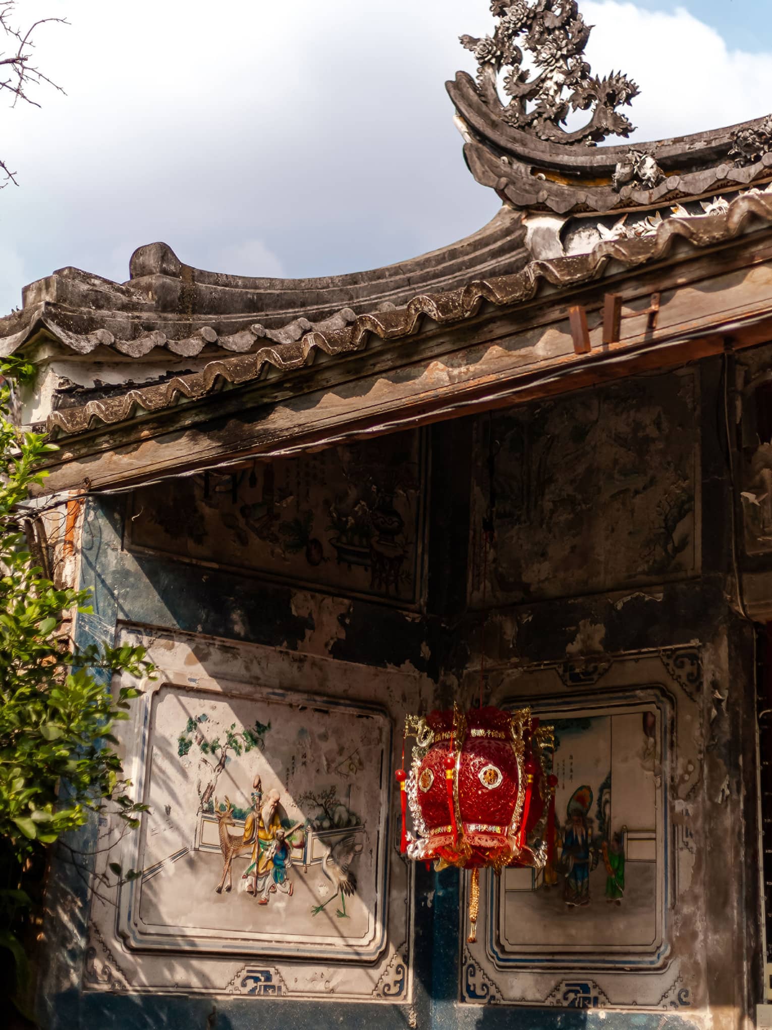  Chinatown archway entrance against blue sky