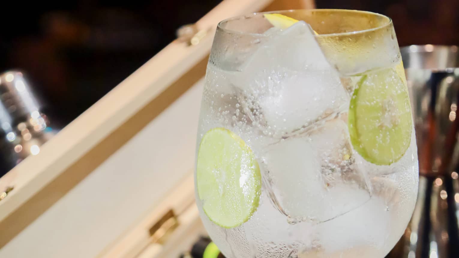 Jim-Let Fox-Trot – Tanqueray, Lime, Tonic