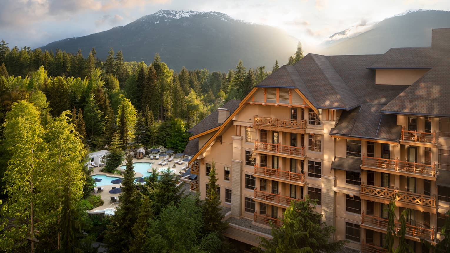 Fotos y videos de resort de esquí en Whistler | Four Seasons Resort Whistler