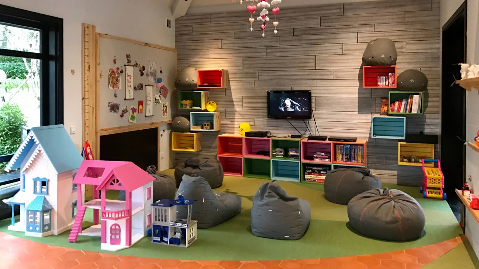 Chuon Chuon Kids Club with bean bag chairs, doll houses, toys, game centre