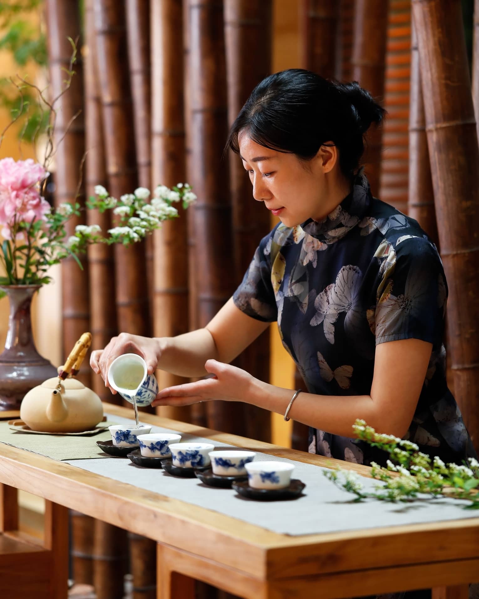 Tea Master Rita Feng pouring tea