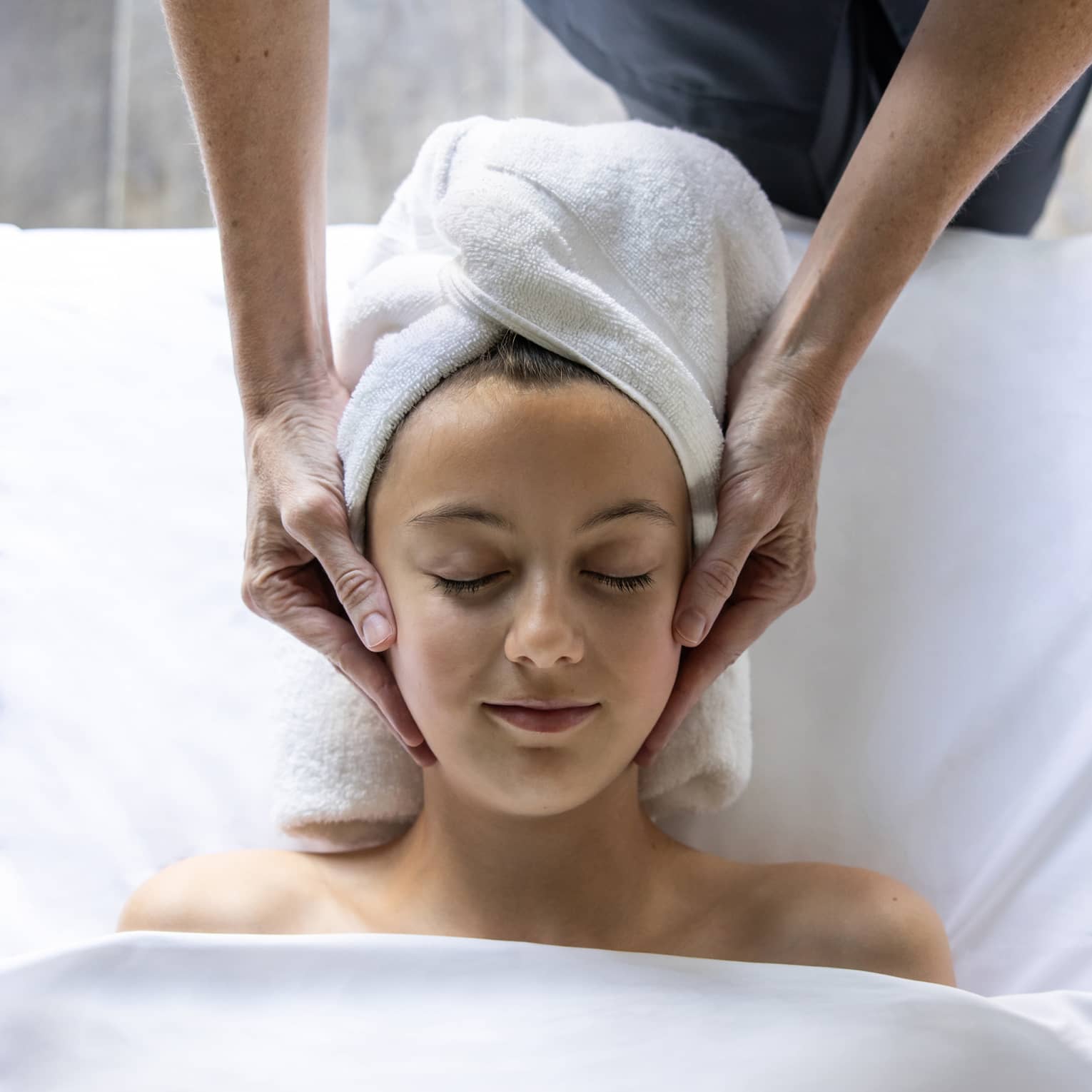 Teenage girl gets spa facial