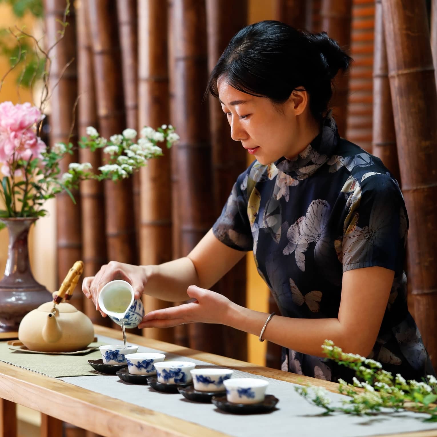 Tea Master Rita Feng pouring tea