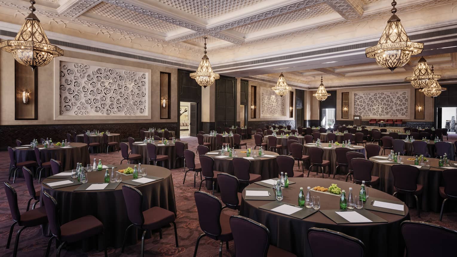 Agdal ballroom with round banquet tables under Moroccan lights, decorative ceiling