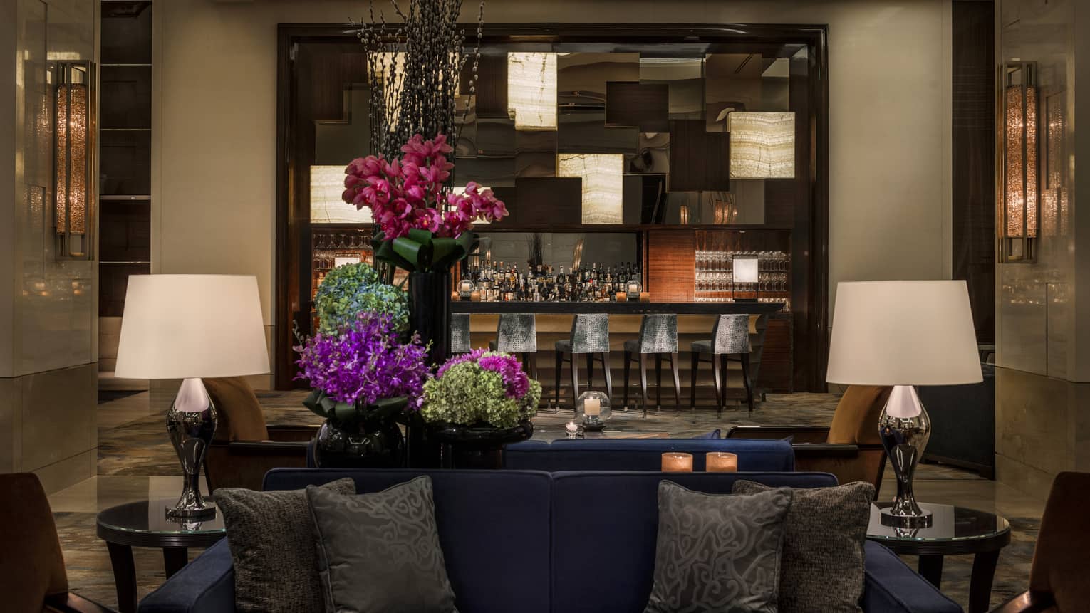 Beijing Luxury Hotel Bar & Social Lounge | Four Seasons Beijing
