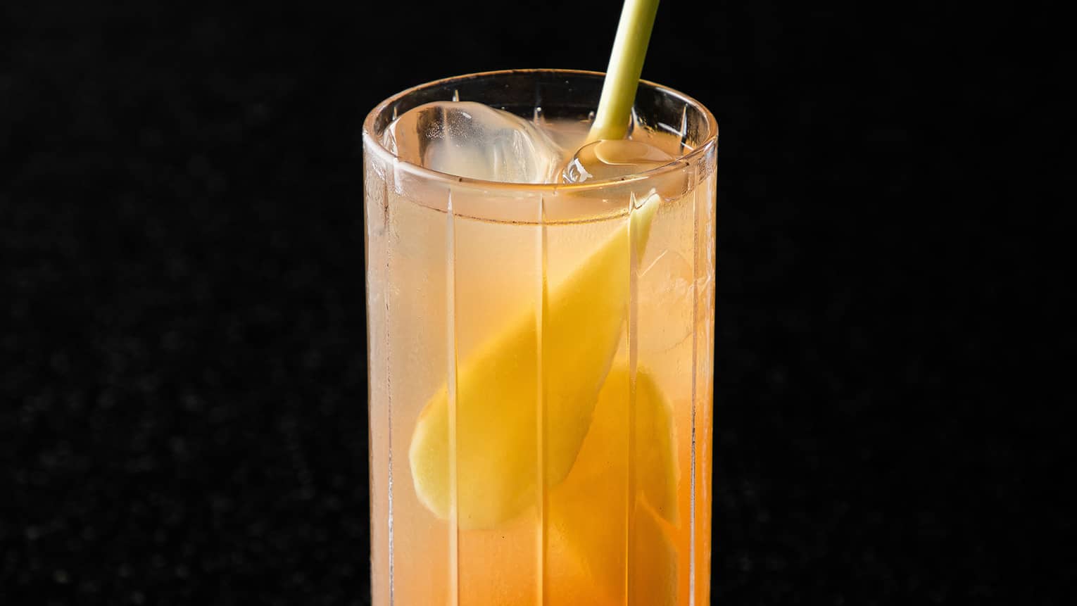 Wild Kitchen cocktail ? Lemongrass- and Ginger-infused Gin, Berry Liqueur, Honey, Lemon, Apple