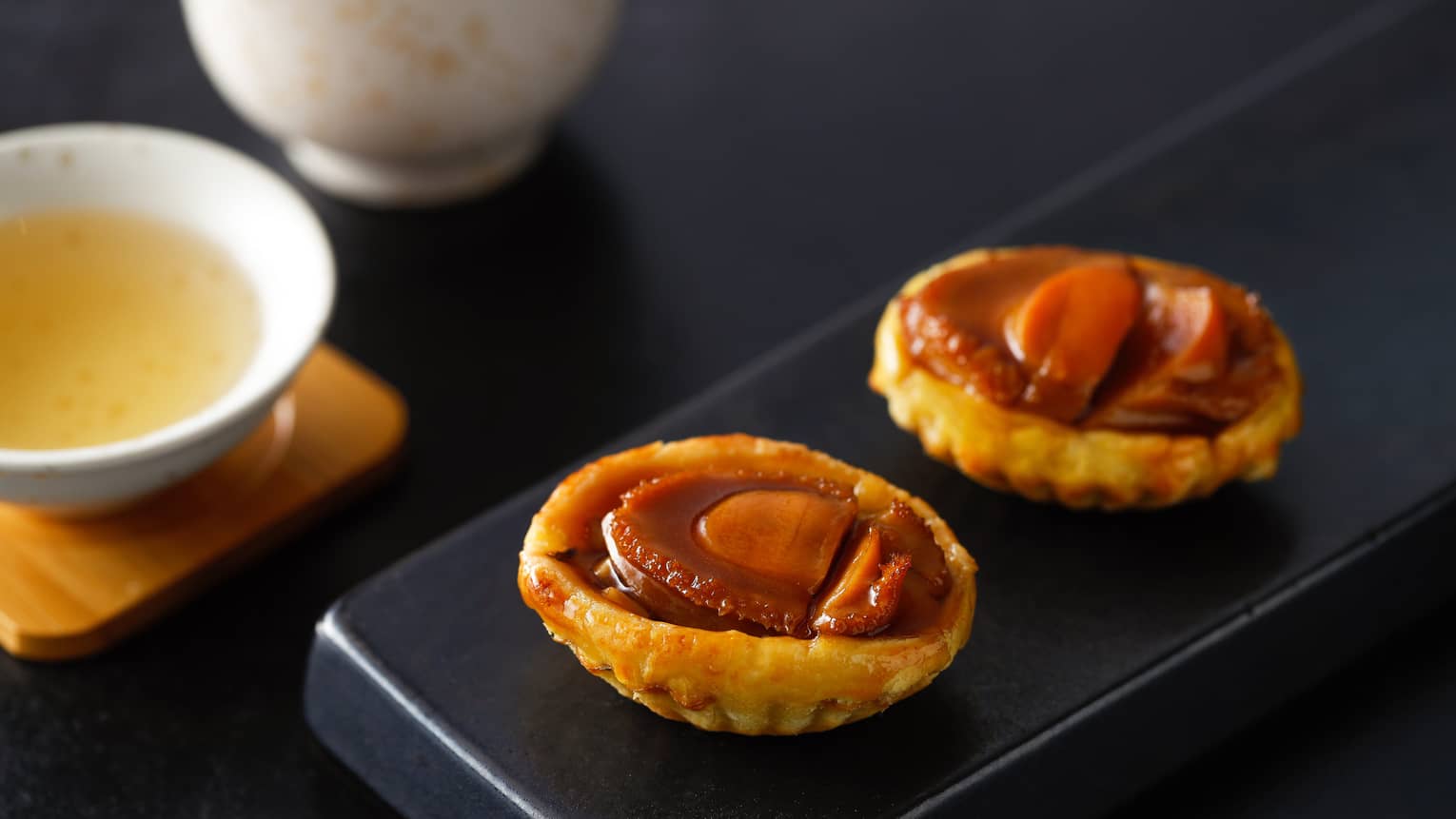 CYX - Oven-baked whole abalone puff