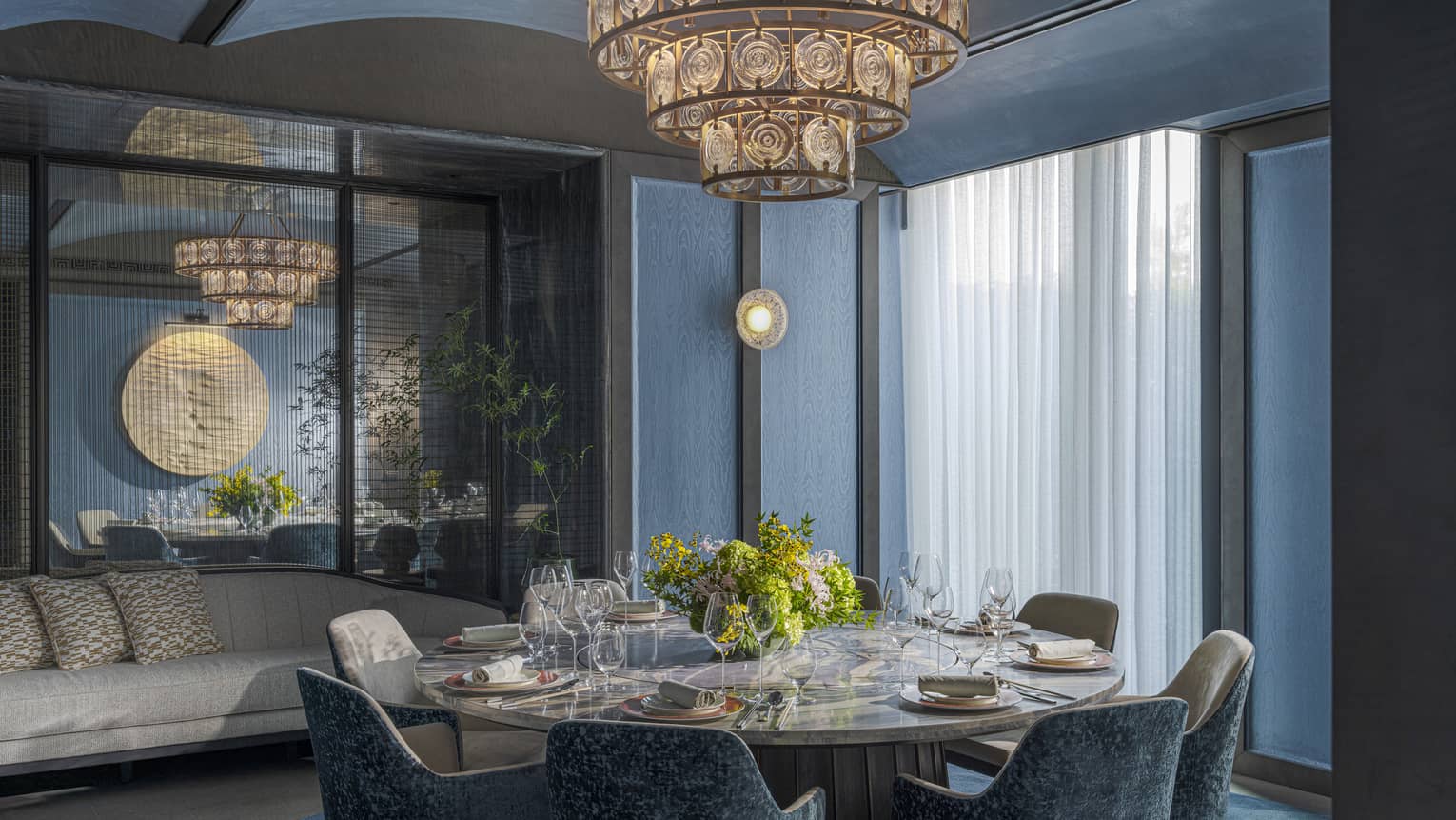 Private Dining Room with round table and eight upholstered chairs at Chinese restaurant Song Four Seasons Hotel Hangzhou at Hangzhou Centre