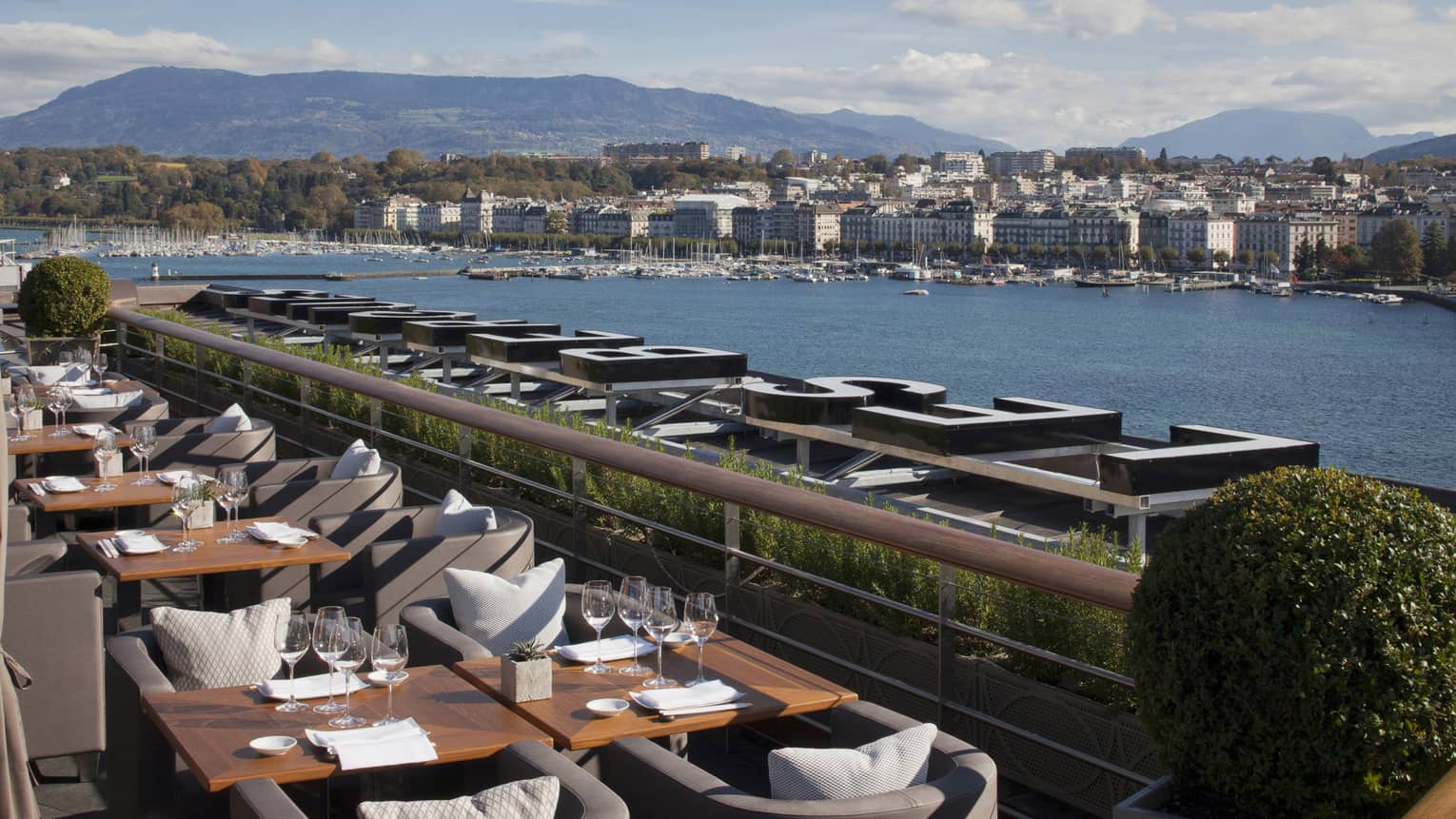 Lake Geneva Luxury Hotel Four Seasons Hotel des Bergues Geneva