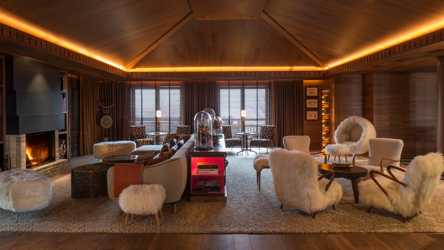 Megève Mountain View Bar | Bar Edmond at Four Seasons Megève