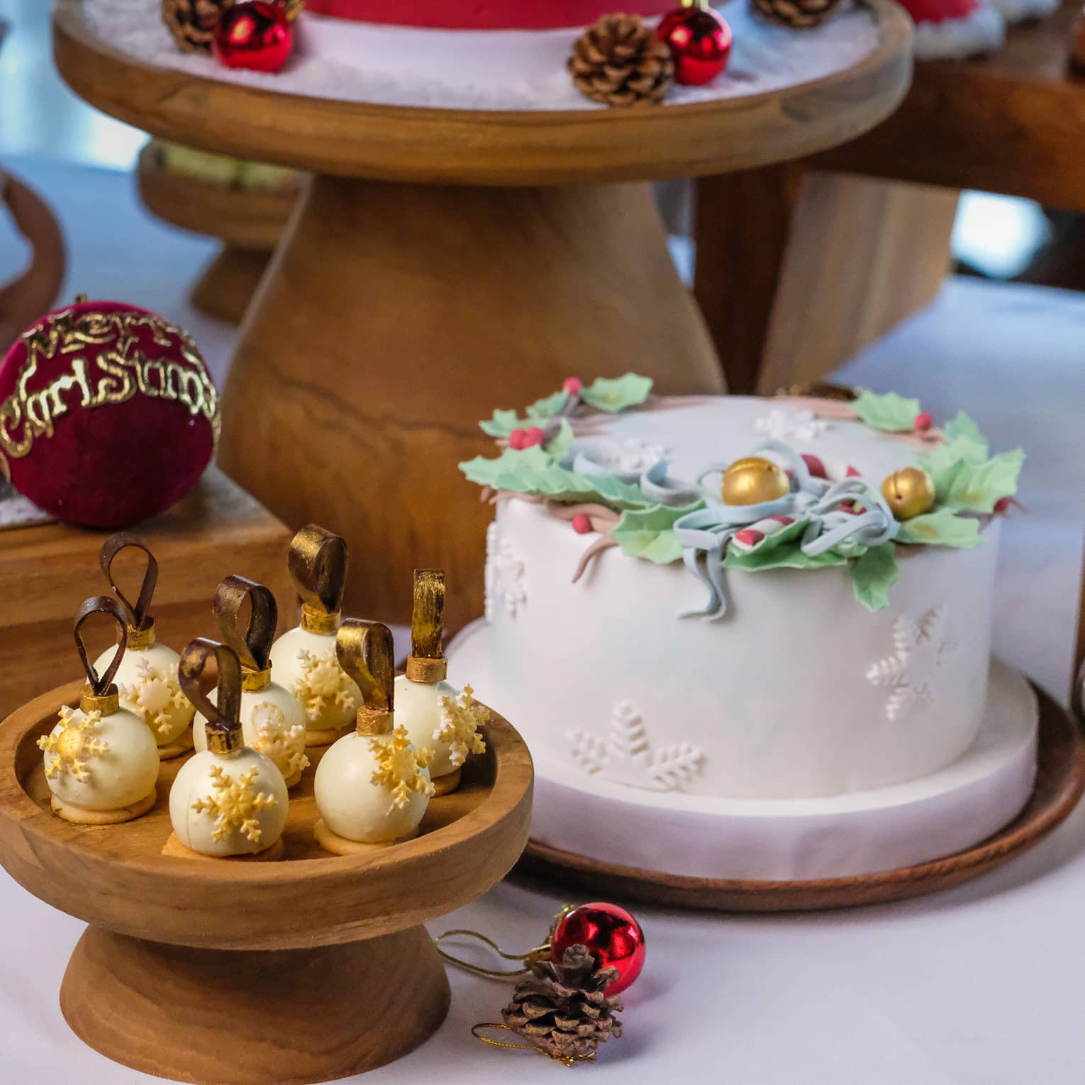 Festive food, cocktails, wine and décor at luxury hotel