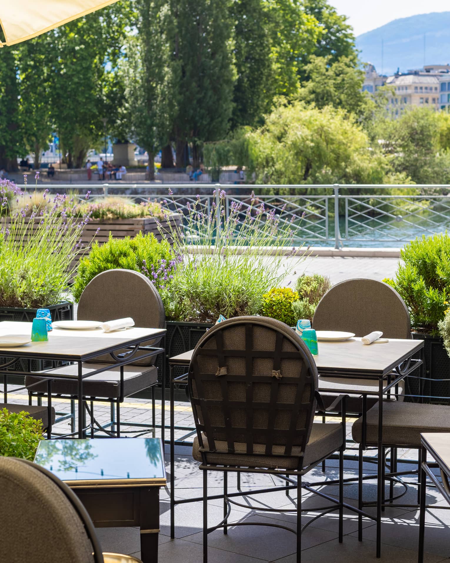 Terrace restaurant at the edge of Lake Geneva