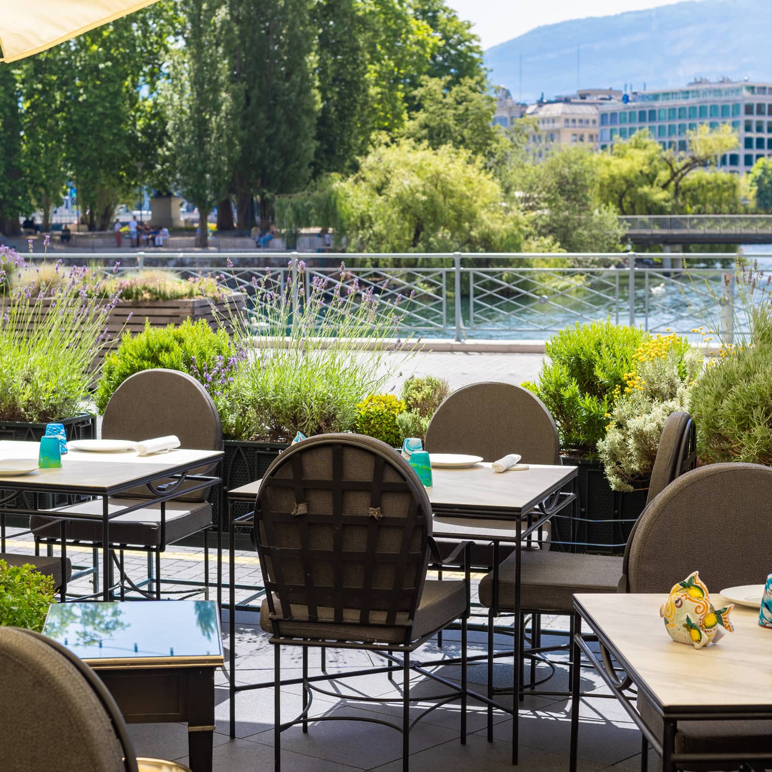 Terrace restaurant at the edge of Lake Geneva