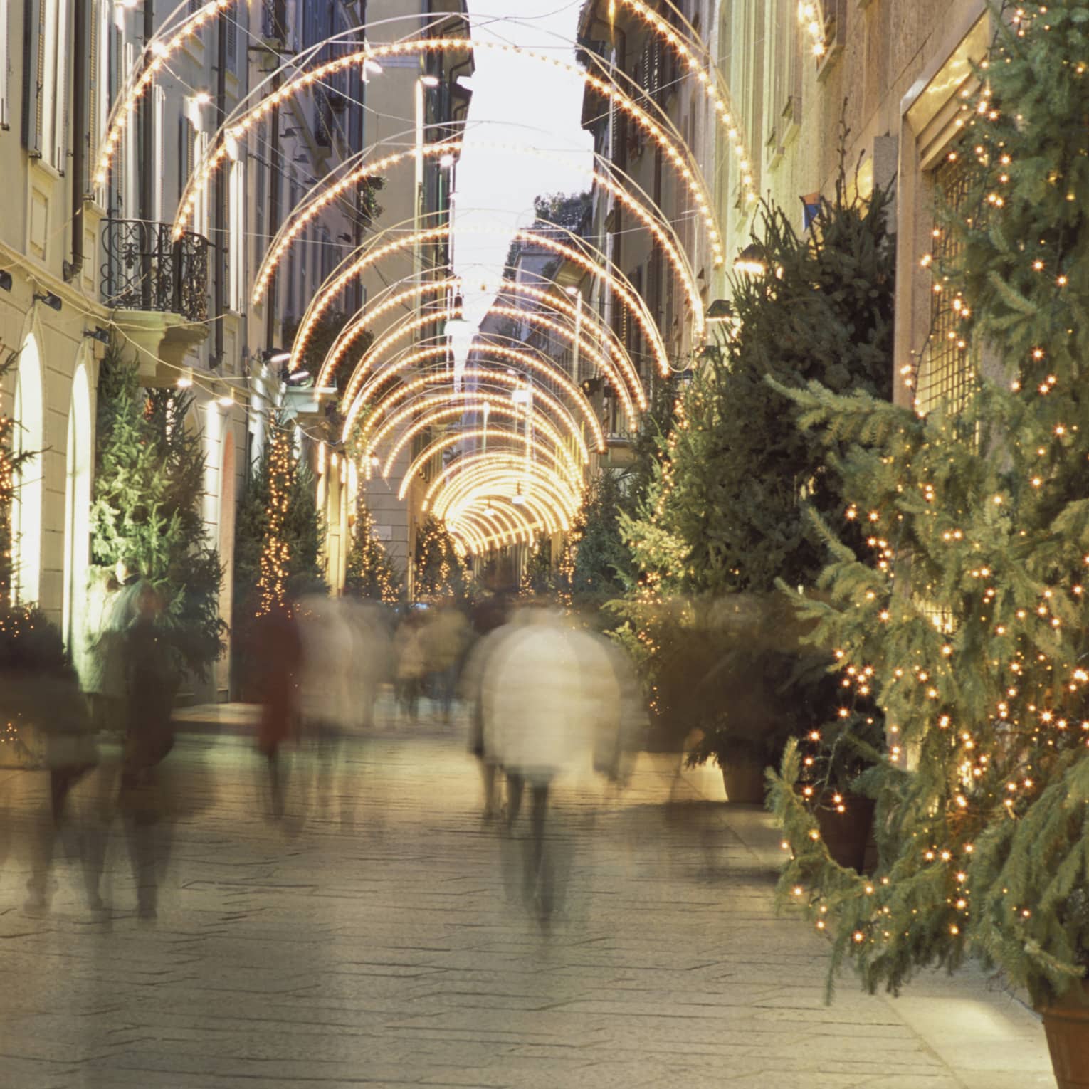 Italy, Lombardy, Milan, Via Della Spiga, Shoppers At Christmas