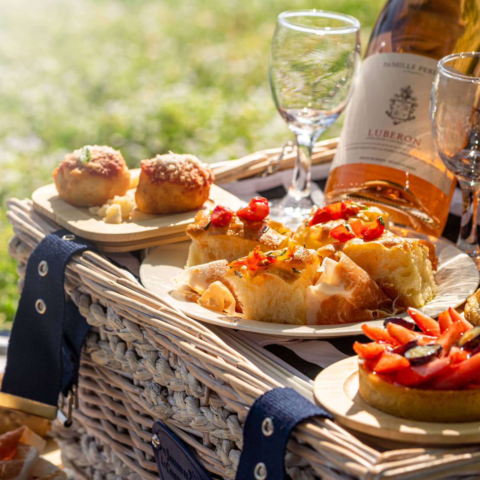 Picnic basket