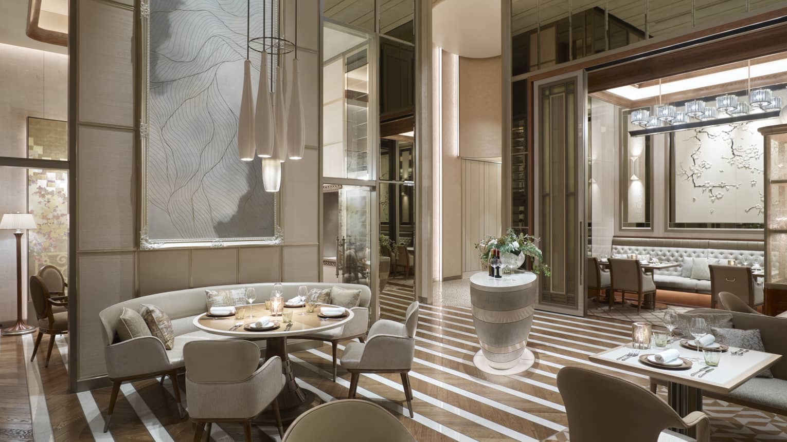 Elegant dining space at est, a Michelin-star restaurant in Tokyo, featuring refined decor and fine table settings