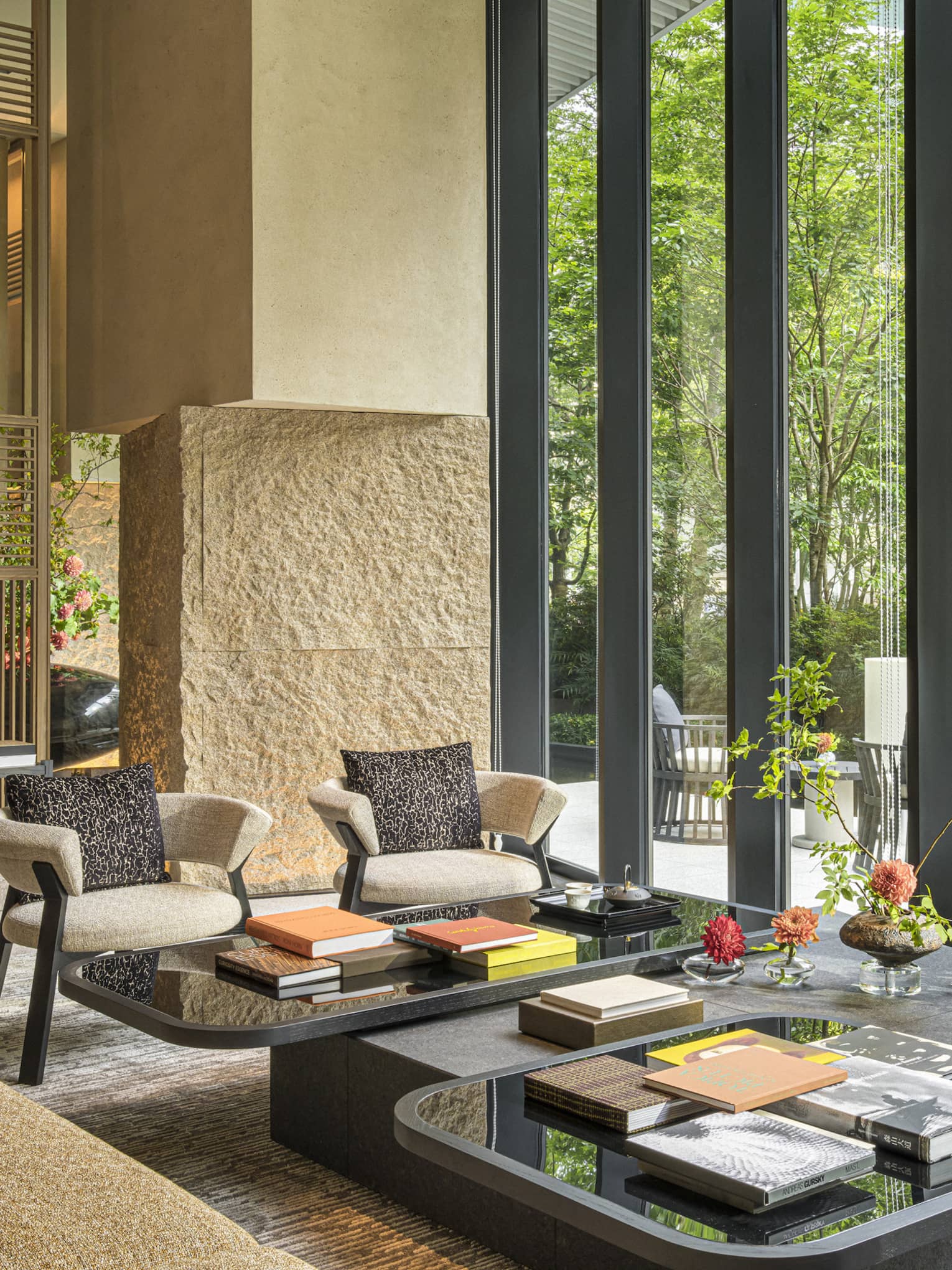 CHA lounge contemporary, widowside seating at Four Seasons Hotel Osaka