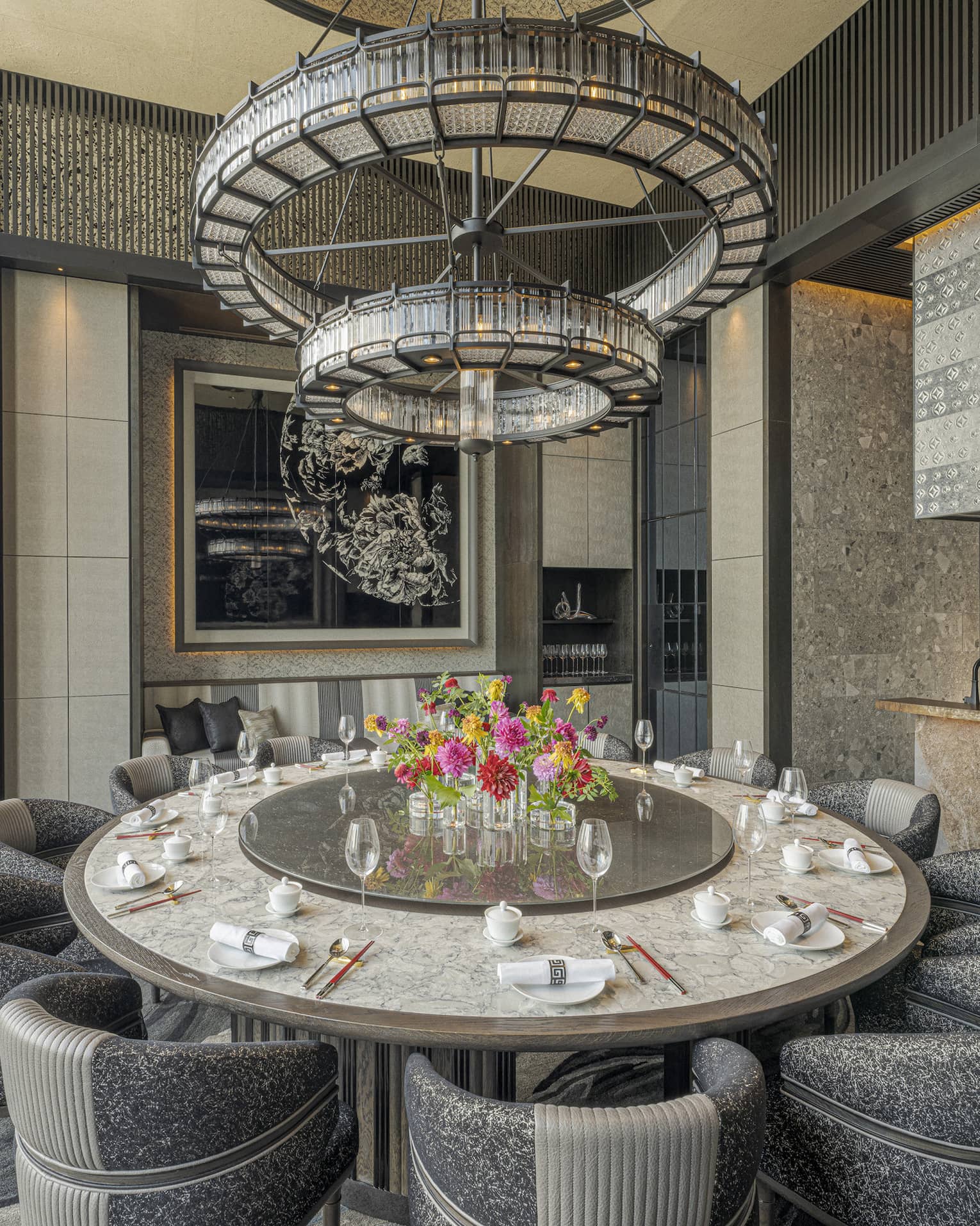 A large, round dining table at Jiang Nan Chun restaurant at Four Seasons Hotel Osaka