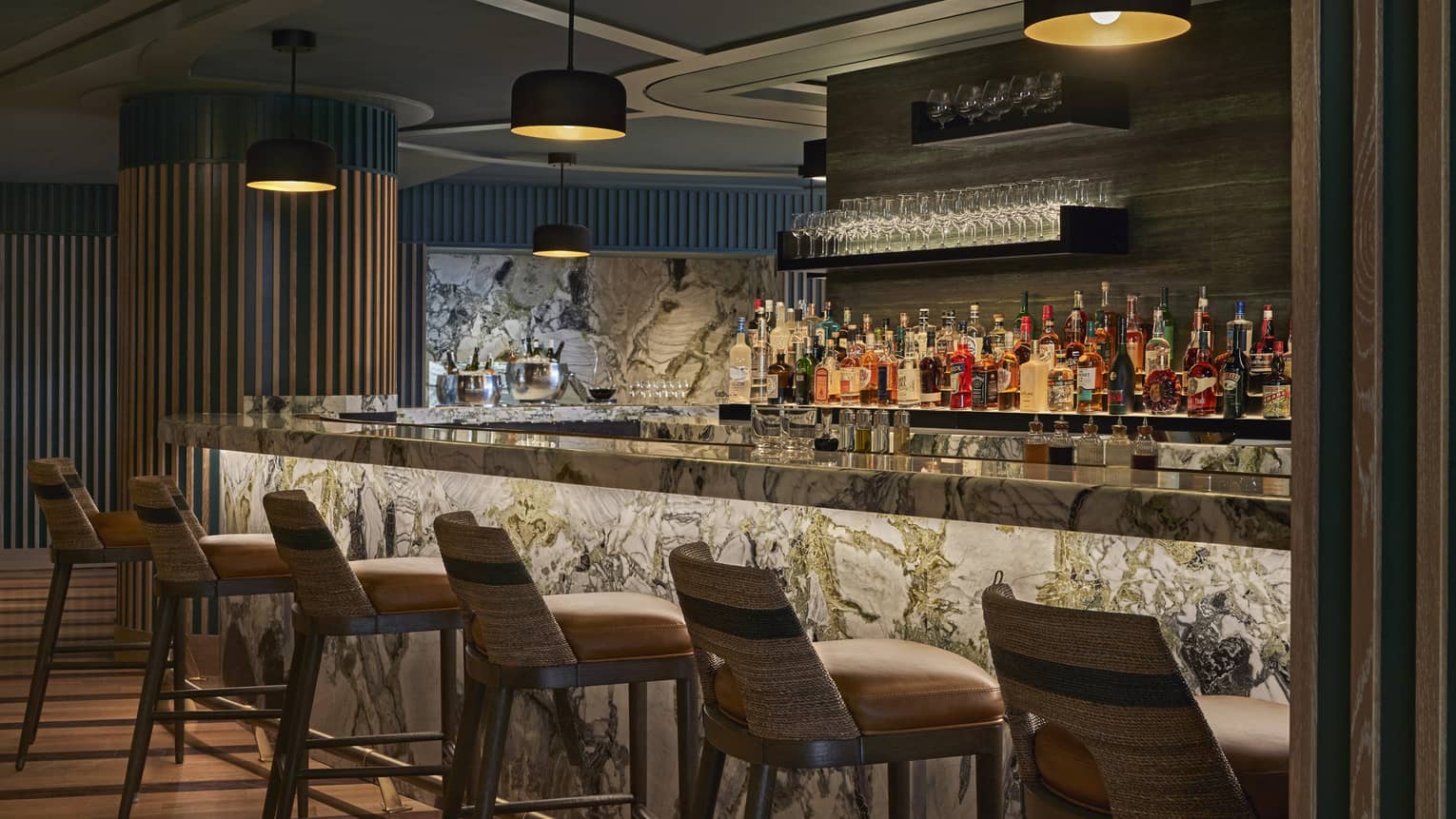 Chemin � la Mer bar area