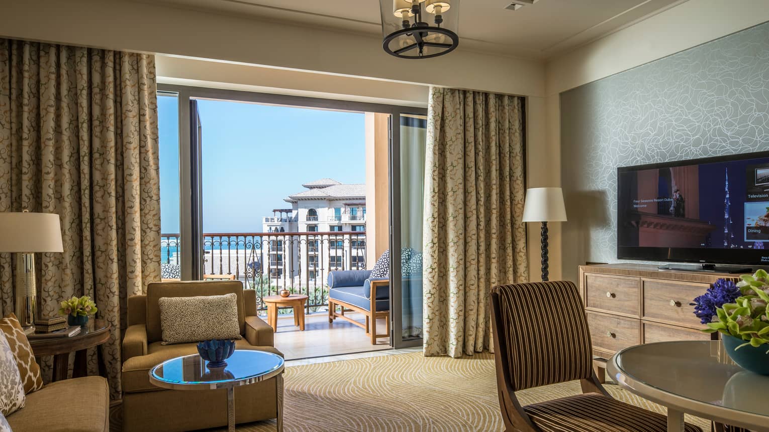 Dubai Resort Jumeirah Beach Luxury Four Seasons Four Seasons Sea View Suite With Large Living And Dining E Flat Screen