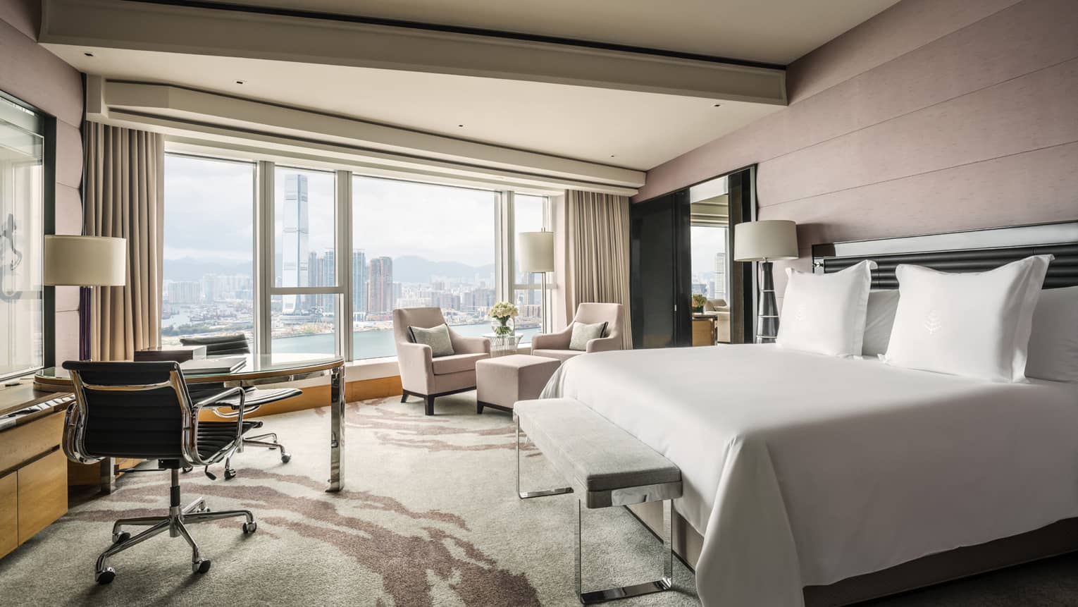 Luxury Hotel Suites | Grand Harbour-View Suite | Four ...