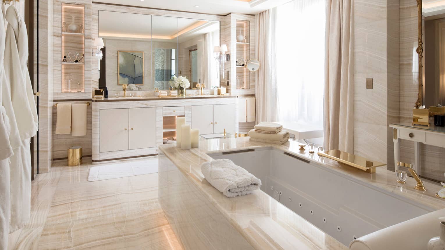 Royal Hotel Suite in Paris Luxury Hotel Four Seasons V Paris