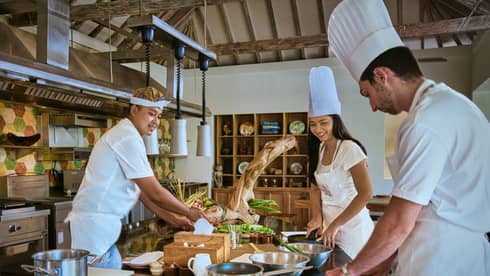 Two guests receive cooking lesson at Four Seasons hotel