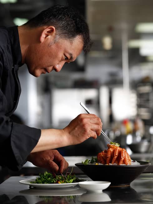 Chef Li Qiang making a crab dish