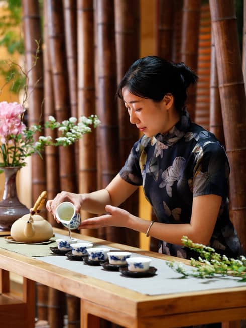 Tea Master Rita Feng pouring tea
