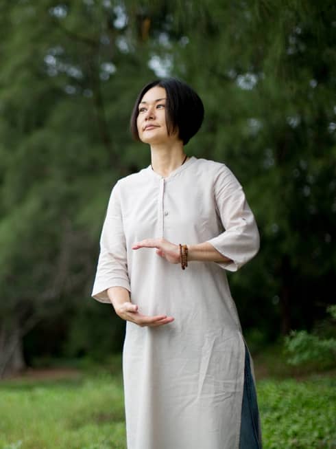 visiting practitioner Segawa Azusa channels energy