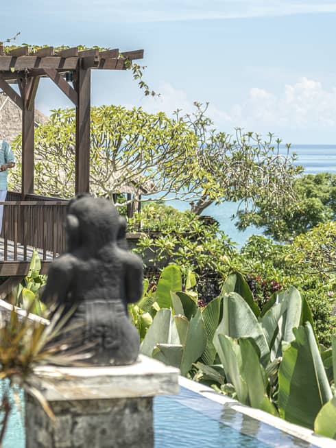 Royal Villa infinity pool and outdoor dining area