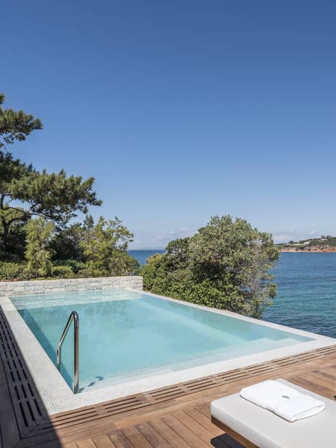 Plunge swimming pool on deck outside Bungalow Suite