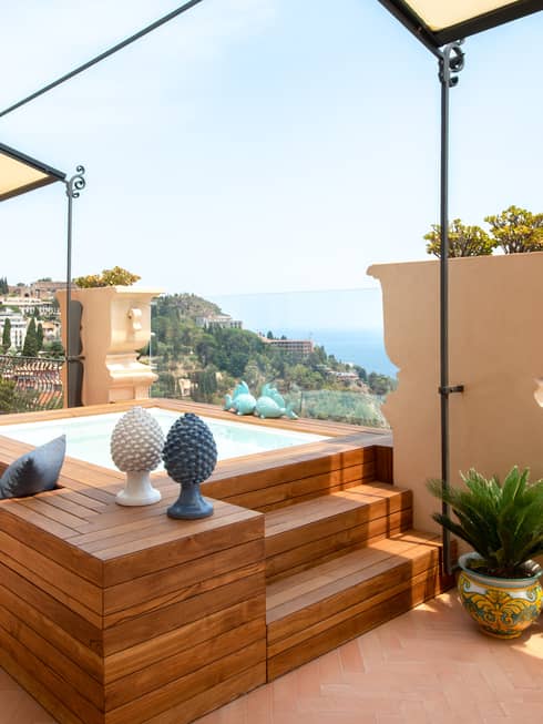 Private terrace with sea view, raised hot tub