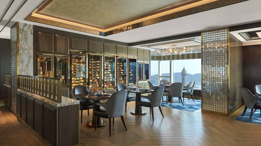 Bright and airy Vista 38 with floor-to-ceiling windows with city views