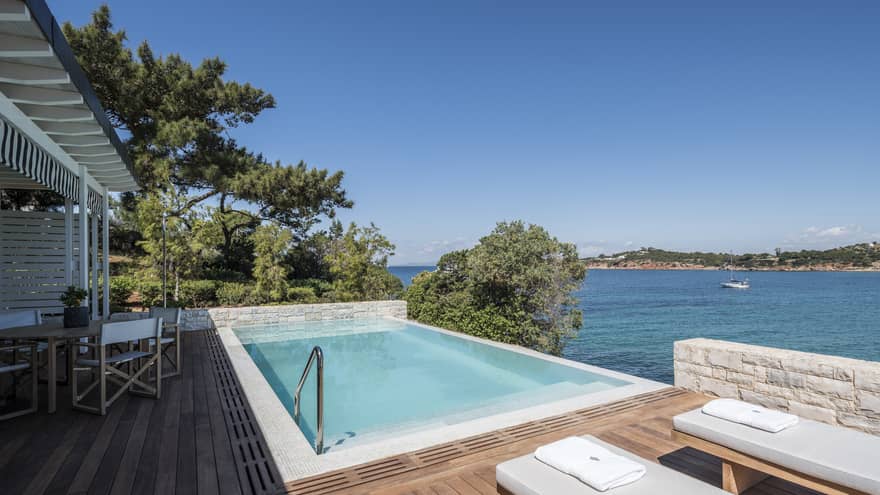 Plunge swimming pool on deck outside Bungalow Suite