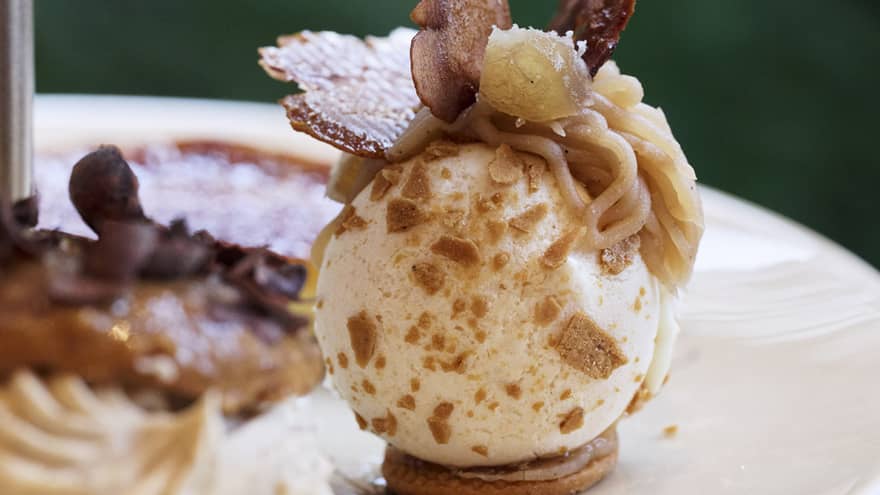 Artistically decorated and garnished small-bite food items