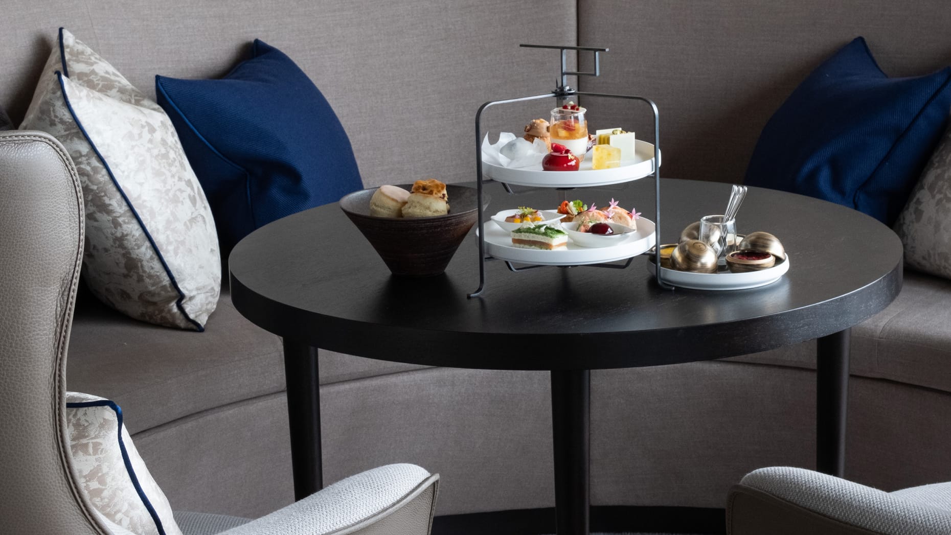 https://www.fourseasons.com/alt/img-opt/~80.1860.0,0000-156,2500-3000,0000-1687,5000/publish/content/dam/fourseasons/images/web/OTE/OTE_133_original.jpg