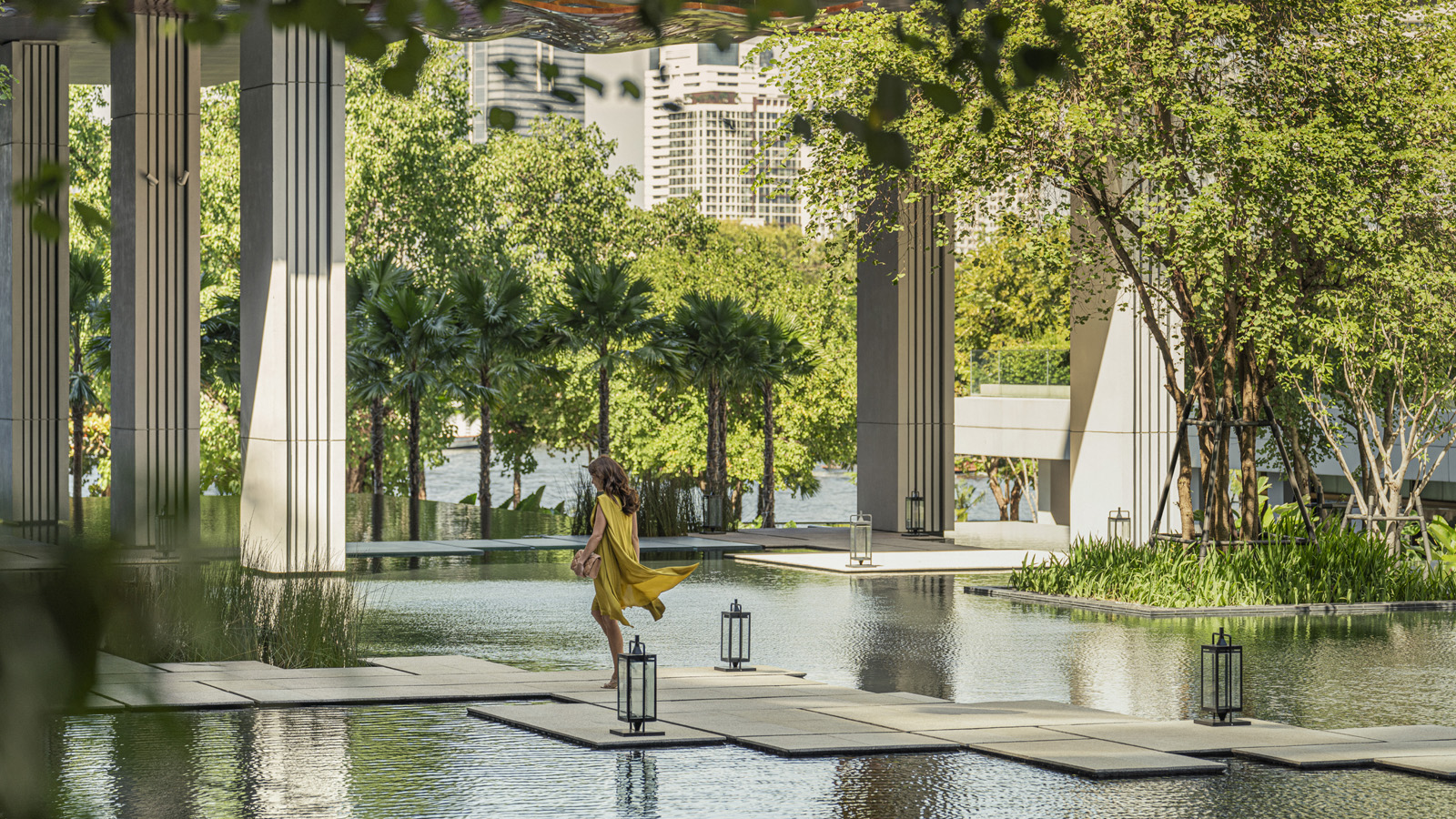 Four Seasons Hotel Bangkok at Chao Phraya Rivera — exterior
