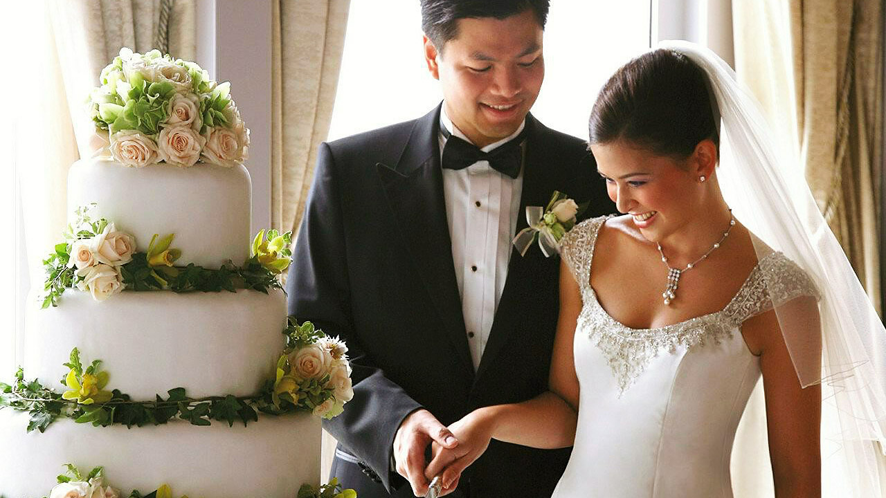 Enjoy Your Honeymoon at Four Seasons Hotel Hong Kong, a Luxury Hotel in Hong Kong