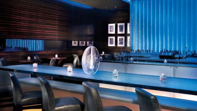 Bar Azul at Four Seasons Hotel Macau, a Five-Star Hotel in Macau