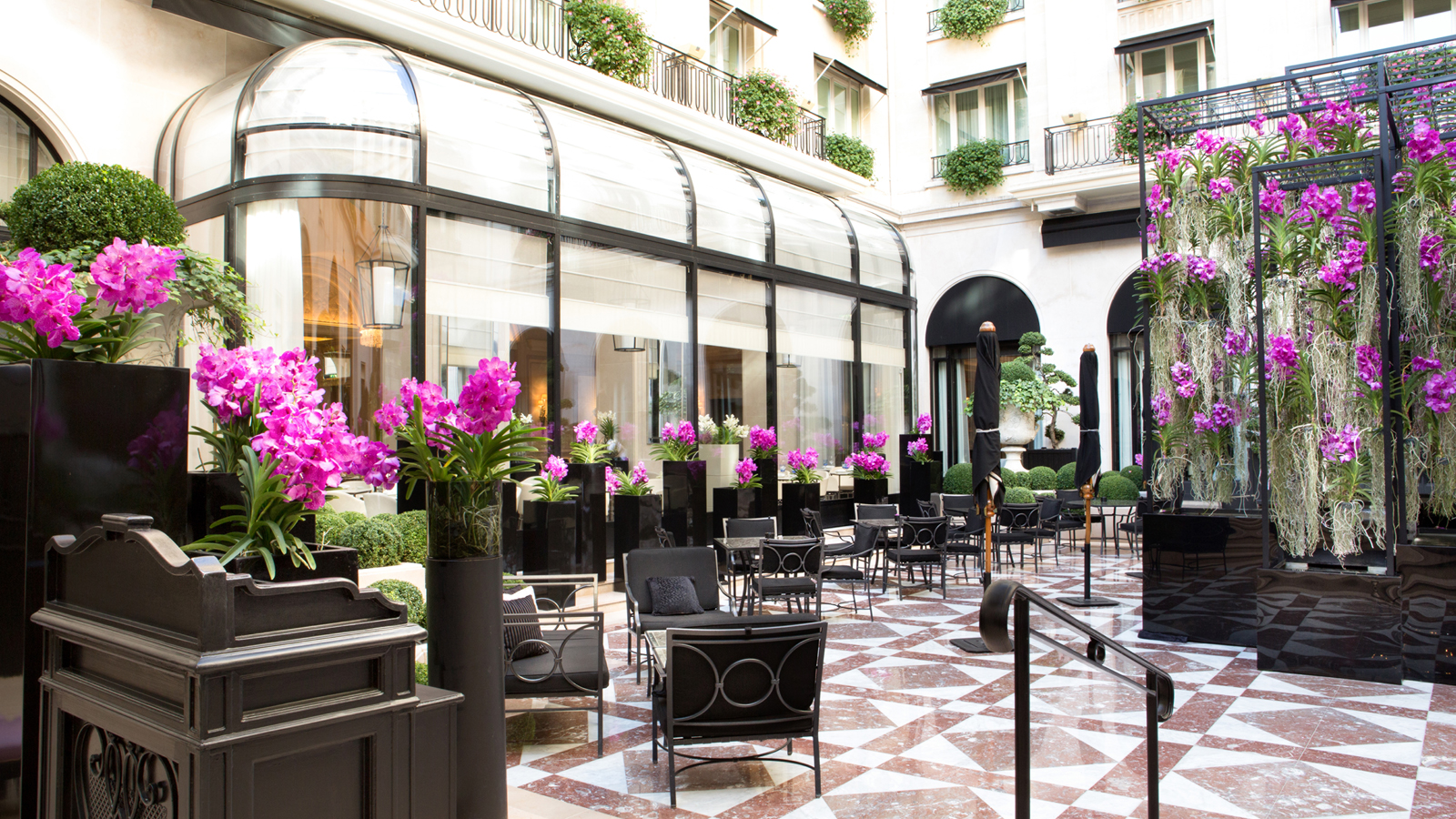 Four Seasons George v С„РѕР№Рµ