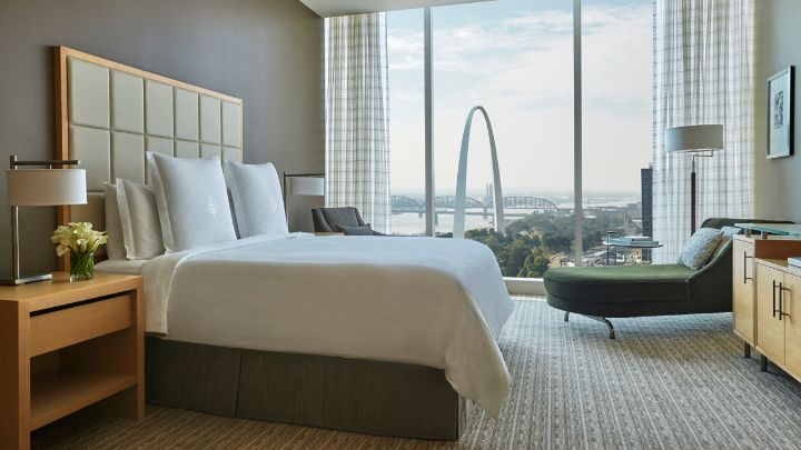 St. Louis Hotel Suites | Luxury Room Accommodations | Four Seasons