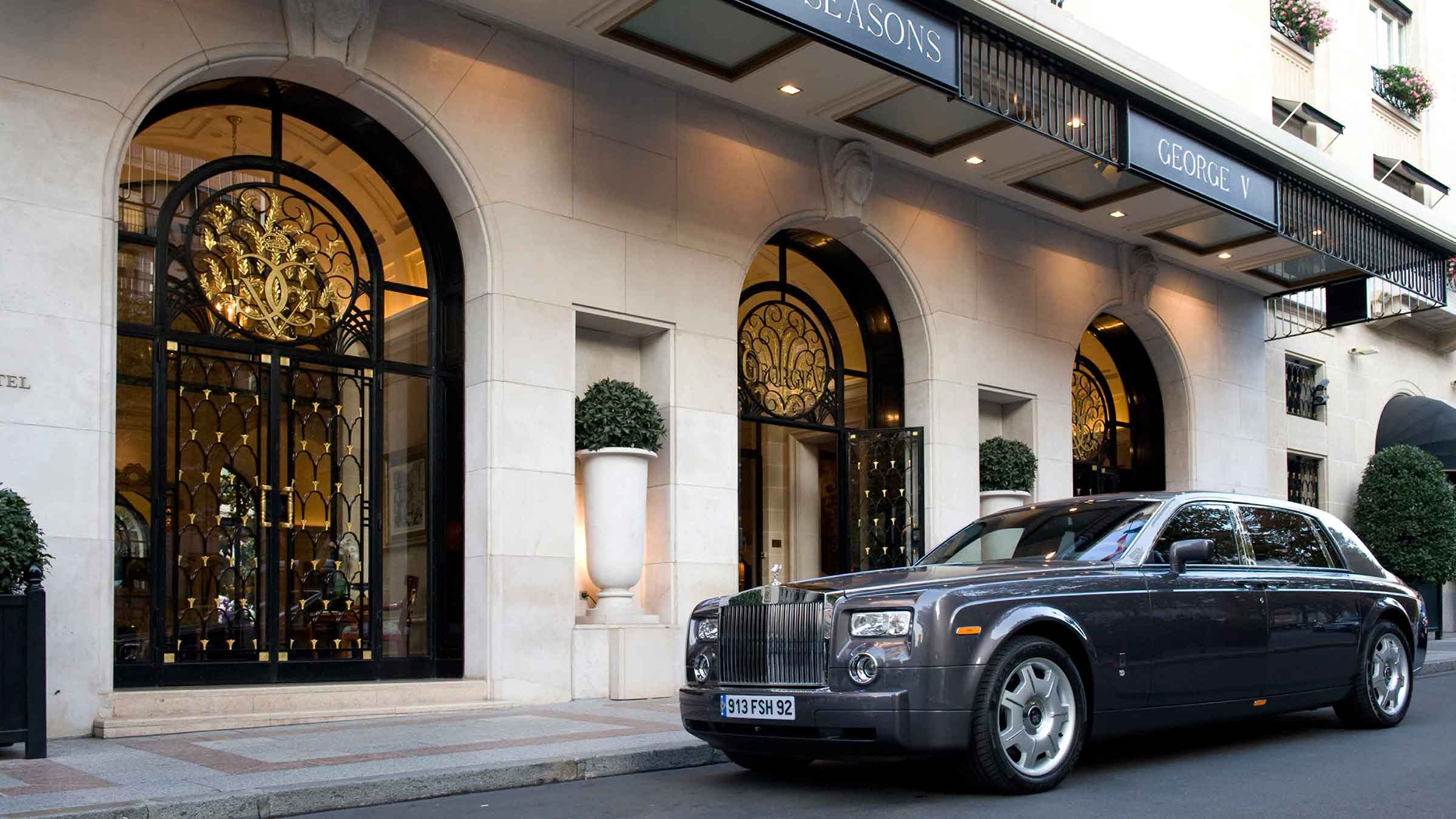 Paris tours: Rolls Royce at Four Seasons Hotel George V in Paris, France