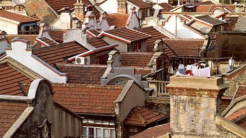 Откройте для себя старинную архитектуру, историю и кухню Шанхая во время эксклюзивной пешеходной прогулки с шанхайским фотографом Жанг Фенг Уангом в качестве персонального гида. 