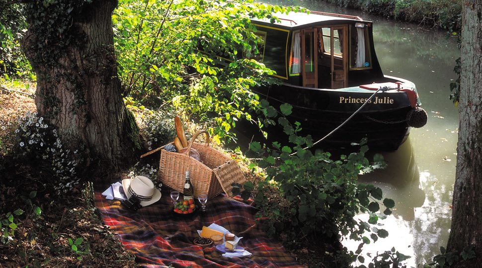 Picnic along the Basingstoke canal near the Four Seasons Hampshire