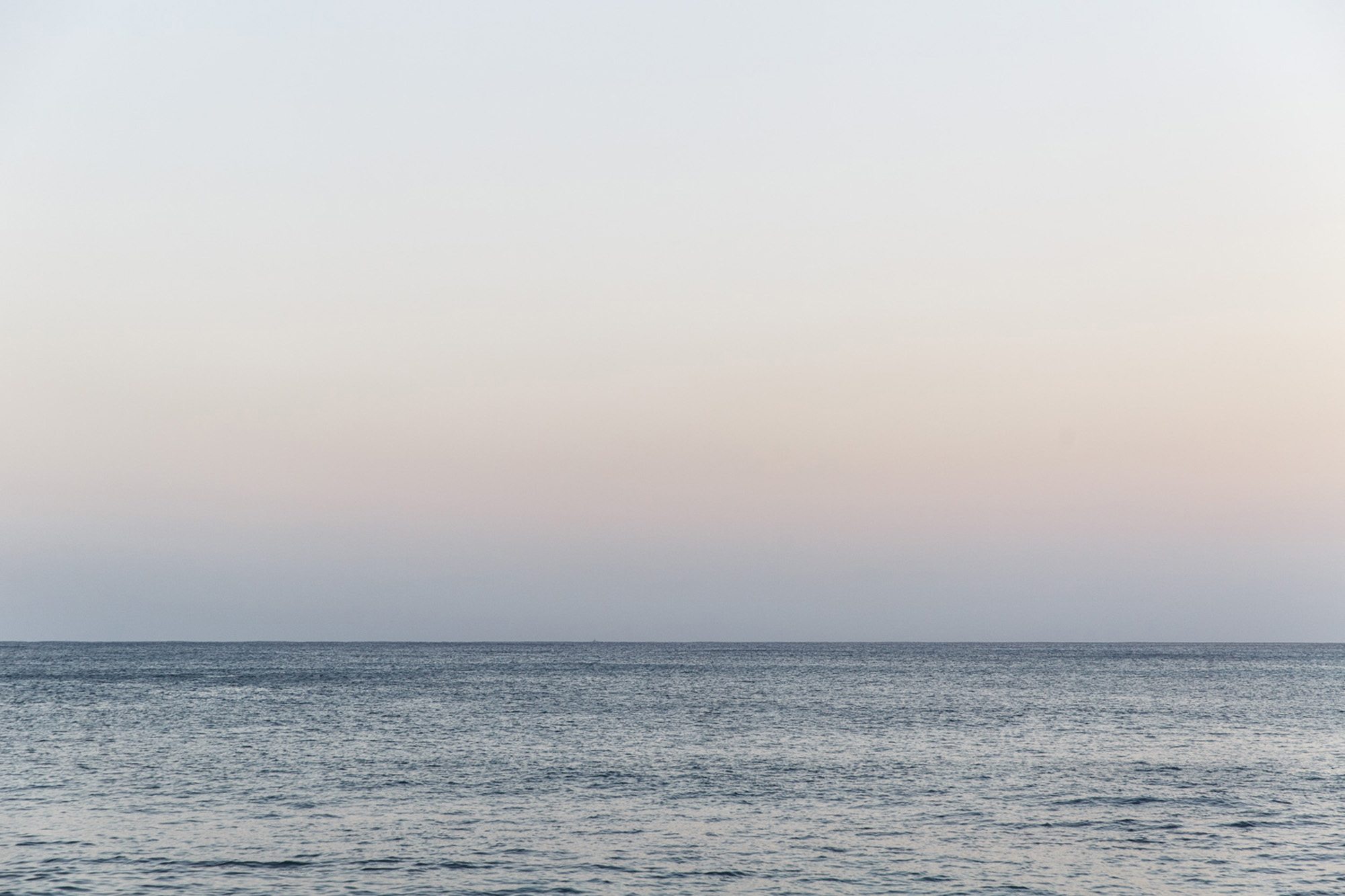 Oahu pale sunrise over ocean