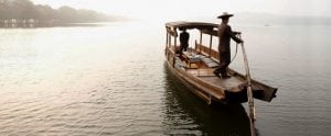 Rowboat arrival in Hangzhou